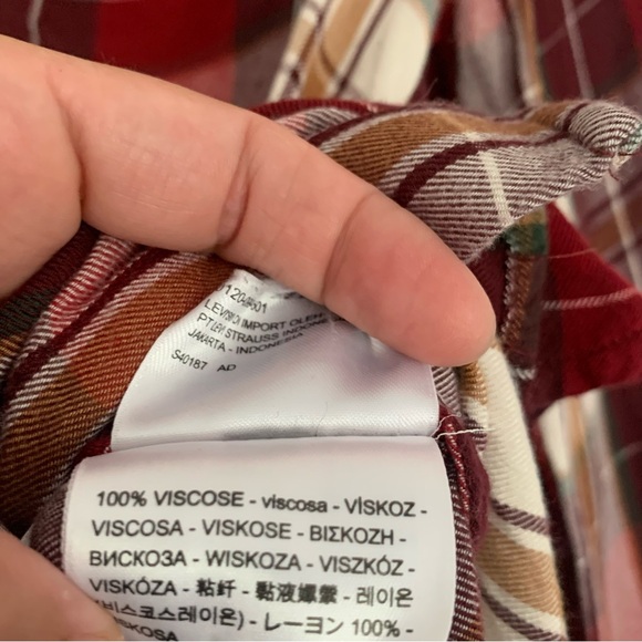 • [Levi’s] Red & White Plaid Flannel • - Picture 5 of 9